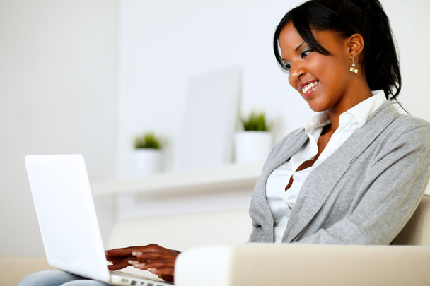 Afro-american young woman using laptop - Foto, Imagen
