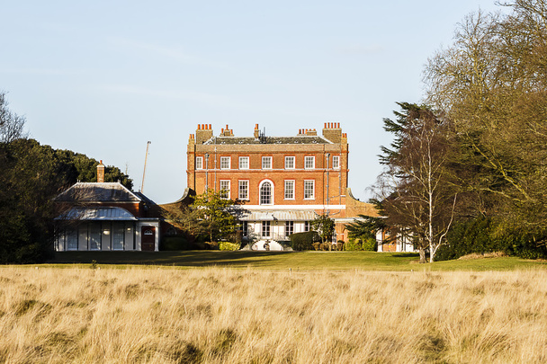 Bushy House, Grande Mansão em Bushy Park, Reino Unido
 - Foto, Imagem