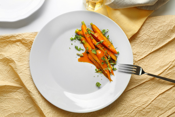 Slices baby carrots with herbs  - Zdjęcie, obraz