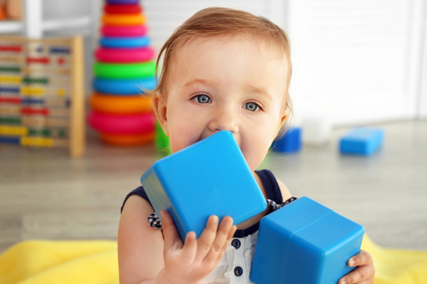 Baby with bright toy blocks - Zdjęcie, obraz
