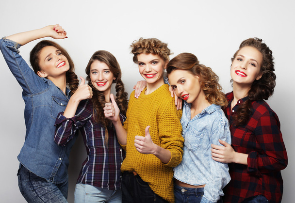 life style and people concept: group of five girls friends - Zdjęcie, obraz