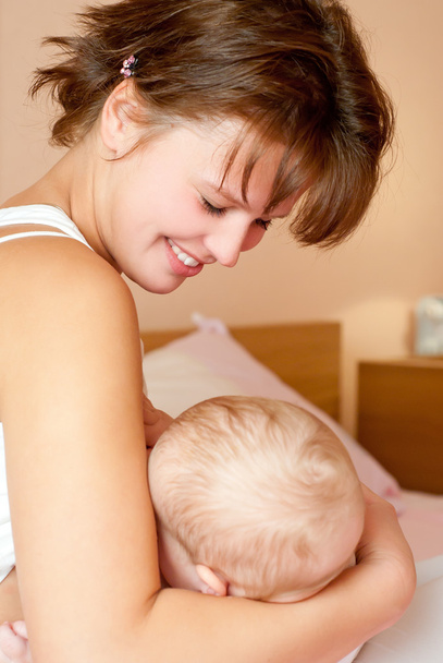 Mother breast feeding her infant - Foto, imagen