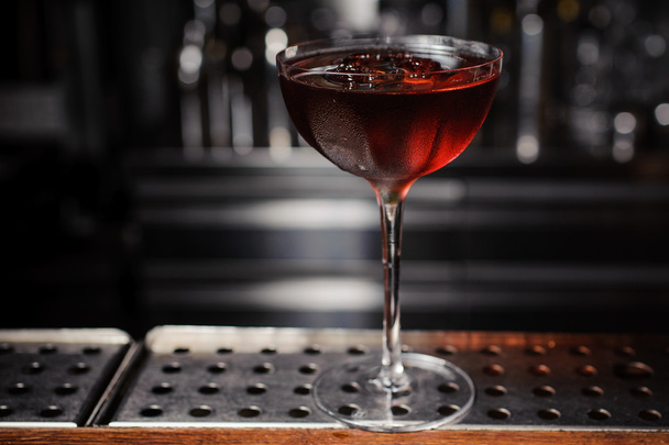 dark cocktail on a  bar setting - Foto, Imagem