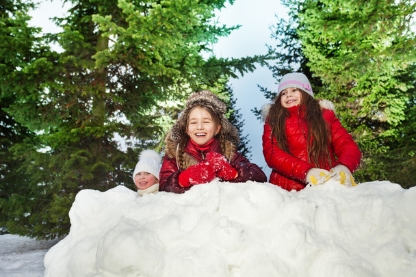  girls playing snowballs  - Foto, Bild