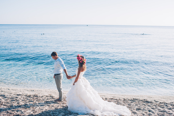 Bride and groom on the beach - Foto, Imagem