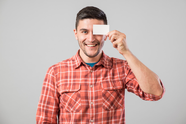 Man showing blank business card - Foto, afbeelding