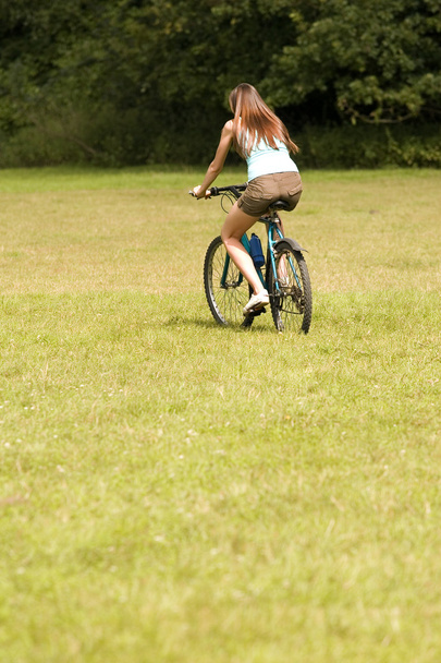 自転車の女 - 写真・画像