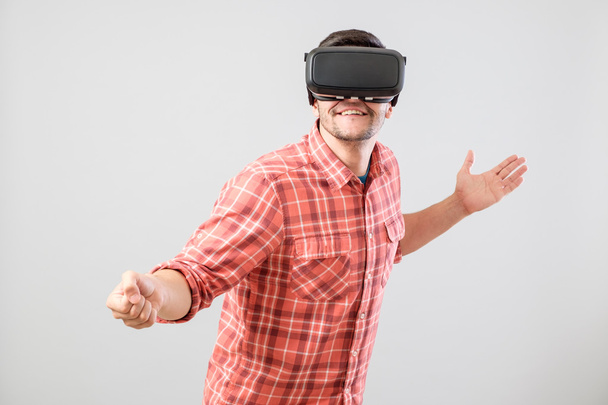 Man with virtual reality glasses paying fencing simulator - Fotó, kép