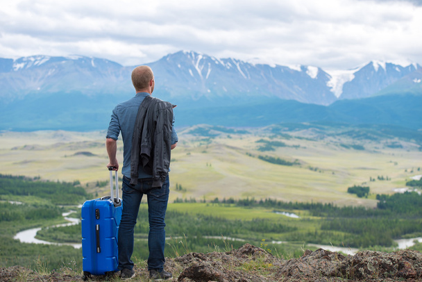 male traveler on a background of mountains - Foto, Imagem