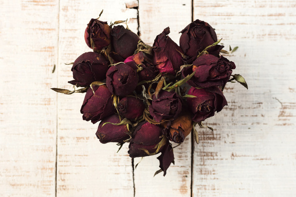 heart from dried roses - 写真・画像