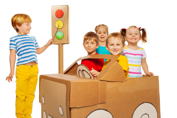 preschoolers studying traffic regulations - Foto, afbeelding