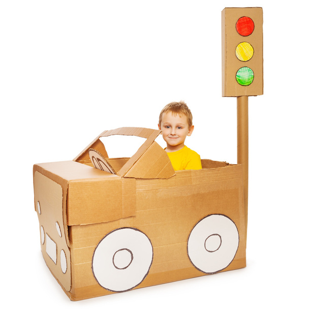 boy driving his handmade cardboard car - Zdjęcie, obraz