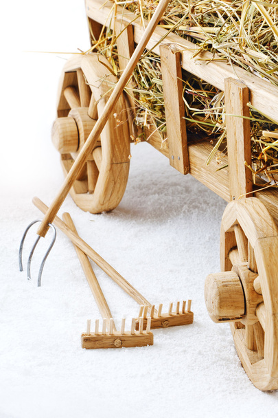 Wooden hay cart on a white background. Forks and rakes - Foto, immagini