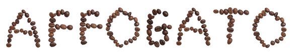 Mot isolé 'AFFOGATO' faire à partir de grains de café sur fond blanc
 - Photo, image
