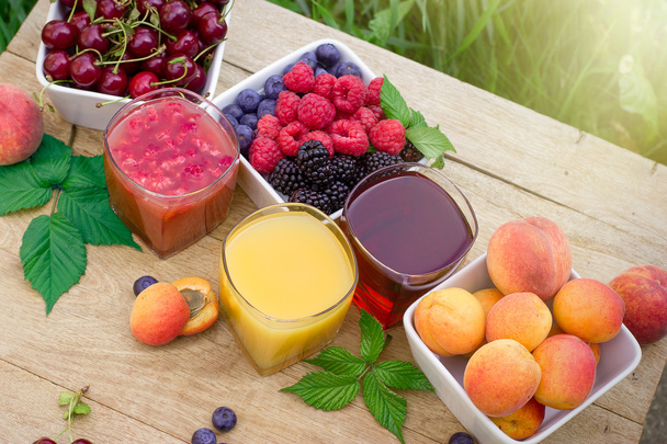 Succo di frutta sano - frullato e frutta biologica
 - Foto, immagini