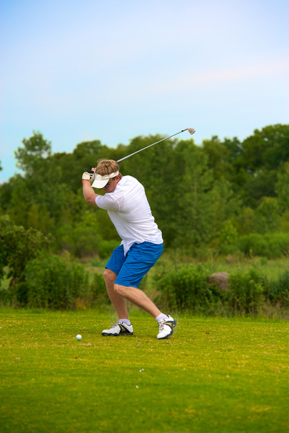 swing de golf
 - Foto, imagen