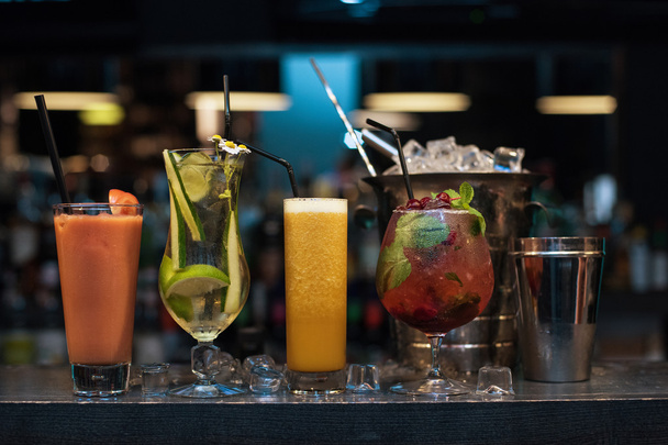 cocktails on bar background - Φωτογραφία, εικόνα