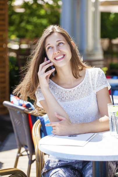 Happy brunette woman calling by phone - Foto, Imagem