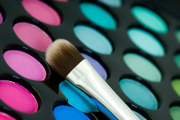 Multicolored eye shadows with cosmetics - Zdjęcie, obraz
