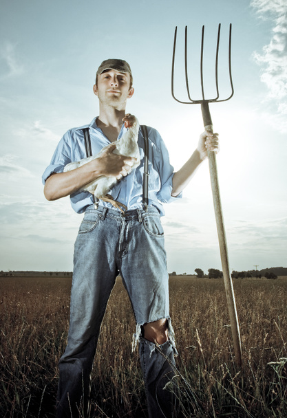 Agricultor com frango
 - Foto, Imagem