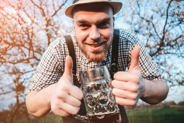 Happy smiling man tasting fresh brewed beer - Fotografie, Obrázek