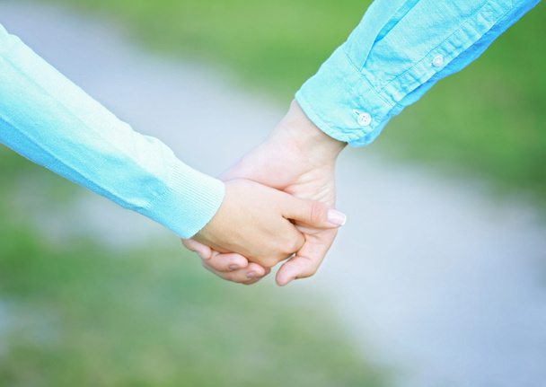 Couple holding hands - Valokuva, kuva