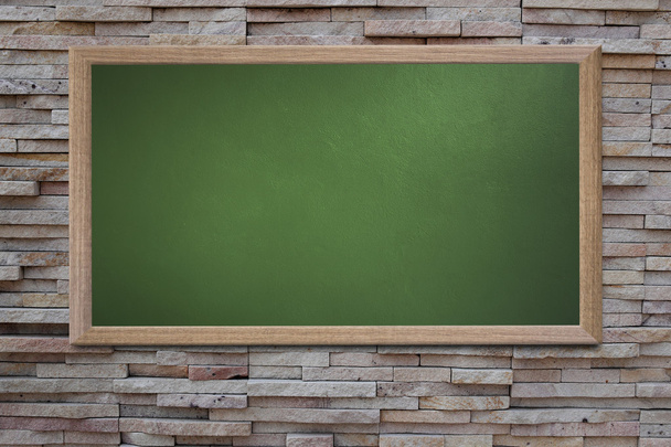 グランジ壁に古い学校の黒板を空白し、テキストを入力することができます。  - 写真・画像