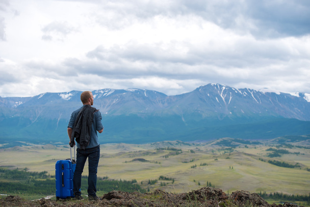 male traveler on a background of mountains - Zdjęcie, obraz