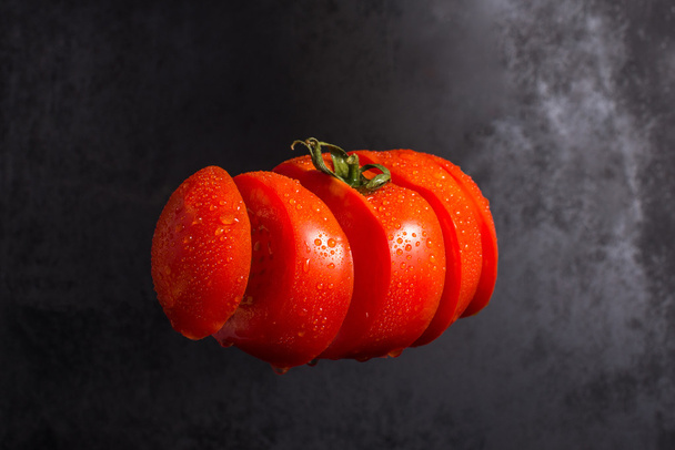 cut the tomato in the air - Foto, imagen