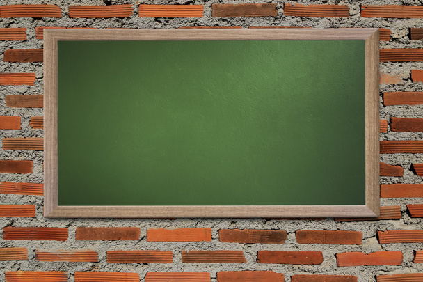 Prázdný školní tabule na zeď grunge a vstupní text  - Fotografie, Obrázek