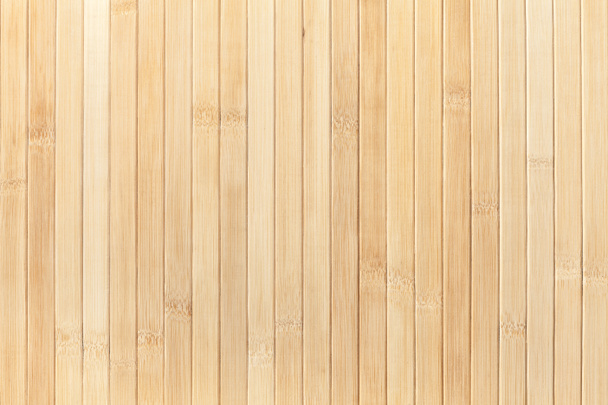 Текстура деревянного светлого фона. Бамбуковая традиционная салфетка для стола
. - Фото, изображение