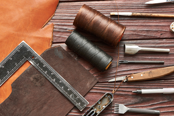 Outils d'artisanat en cuir
 - Photo, image