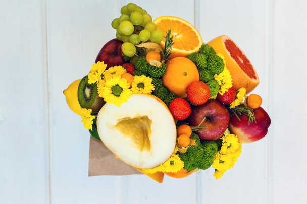 Оригінальний незвичайний їстівний букет з фруктів
 - Фото, зображення