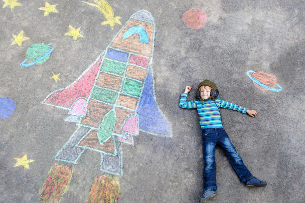 little kid boy flying by a space shuttle chalks picture - Photo, image