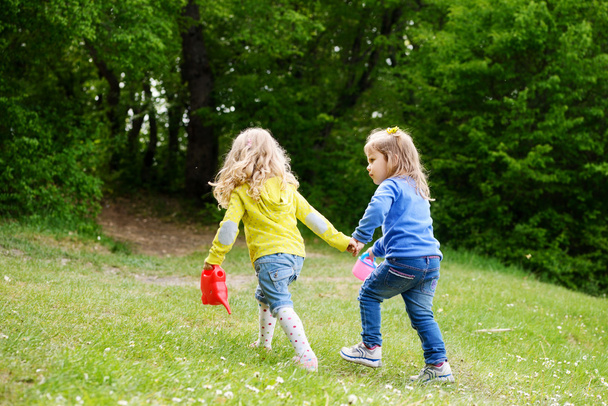 two friends girls walking hand in hand - Fotografie, Obrázek