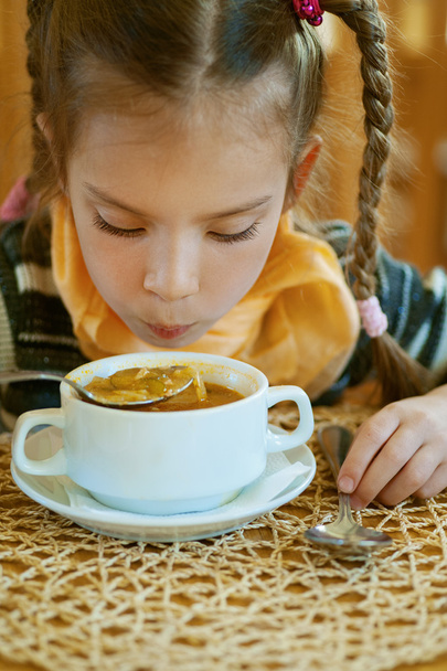 Girl-preschooler eats a tasty meal - Фото, изображение