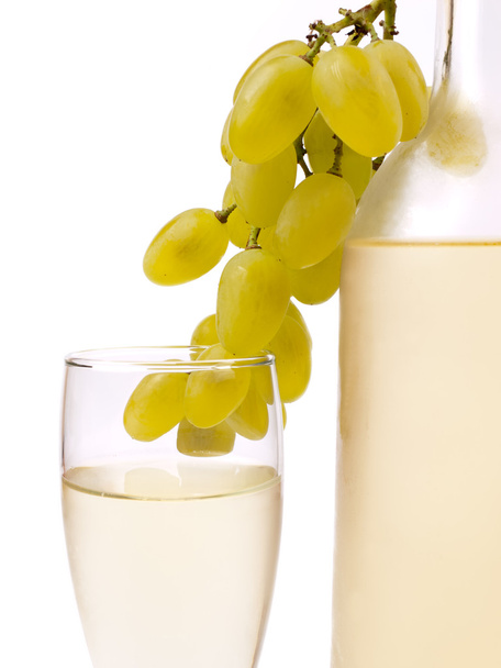 Glass with white wine and white grape - Foto, Imagen