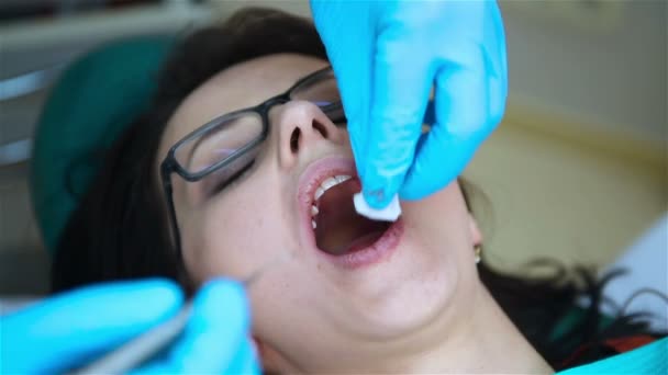 Dentist Conducting An Operation In Mouth. - Metraje, vídeo