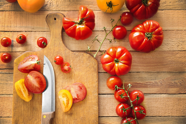 tomatoes aon cutting board - Photo, image