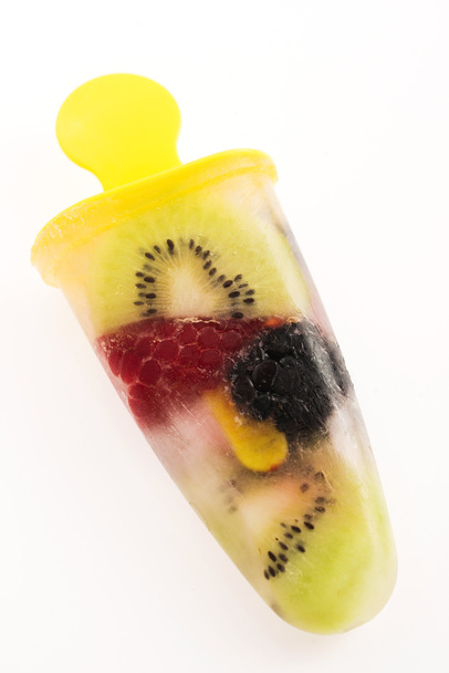 Zelfgemaakt ijs met vruchten - Foto, afbeelding