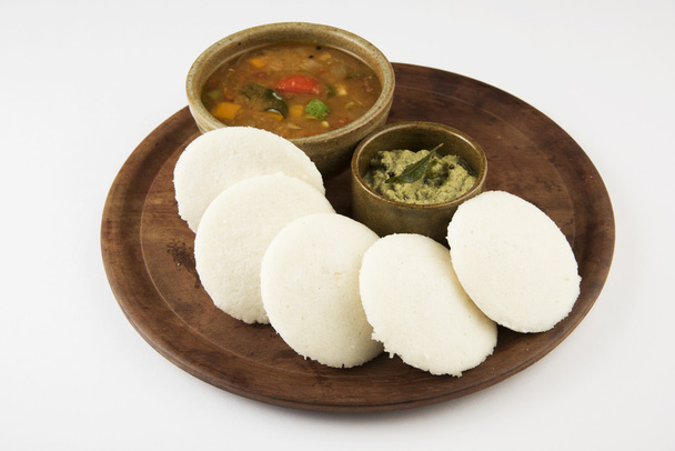 Αδρανώς με sambar Iddli είναι ένα παραδοσιακό πρωινό της Νότιας ινδικές - Φωτογραφία, εικόνα