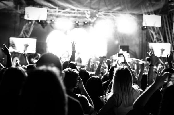 Multidão de concertos desfocada
 - Foto, Imagem
