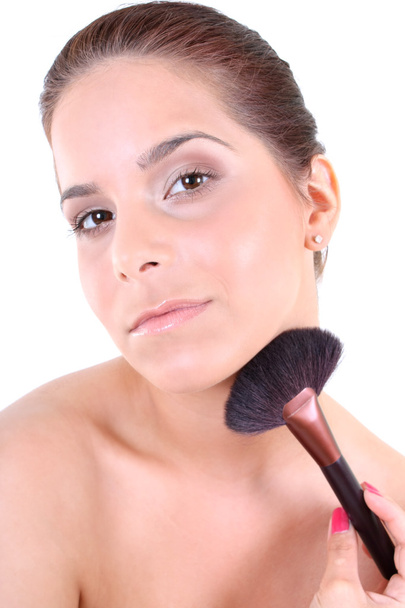 Mujer con cepillo de maquillaje - Foto, imagen
