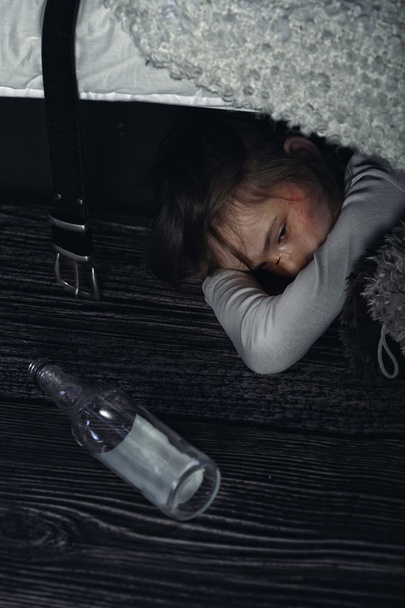 frightened child in an alcoholic family - Fotoğraf, Görsel