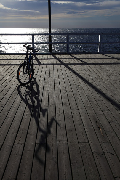 rower na molo - Zdjęcie, obraz