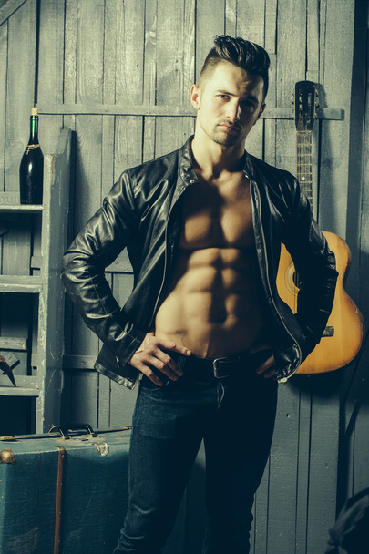 Muscular man with guitar - Foto, afbeelding