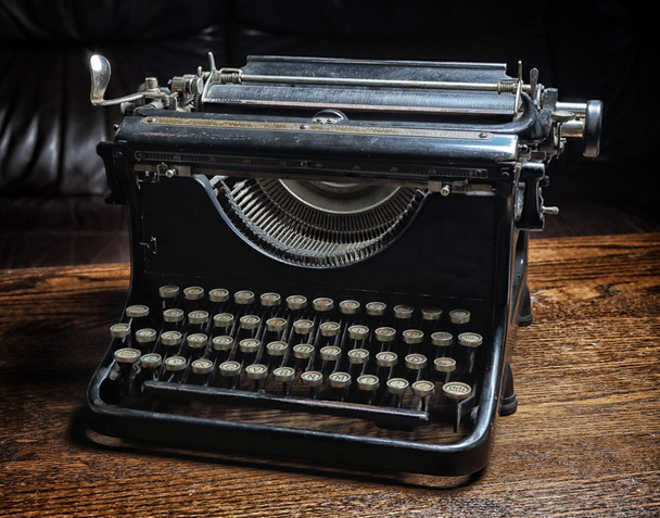 Negro máquina de escribir histórica
 - Foto, Imagen