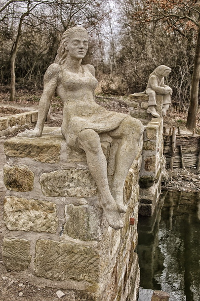 Статуї на мосту
 - Фото, зображення