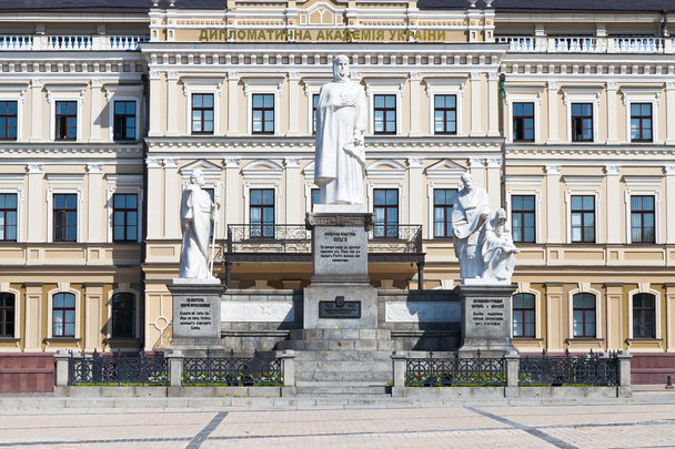 Monumento à Princesa Olga, Santo André Apóstolo, Cirilo e Met
 - Foto, Imagem