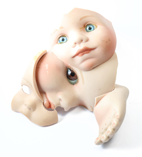 Zár-megjelöl-a törött baba fej fehér háttér - Fotó, kép